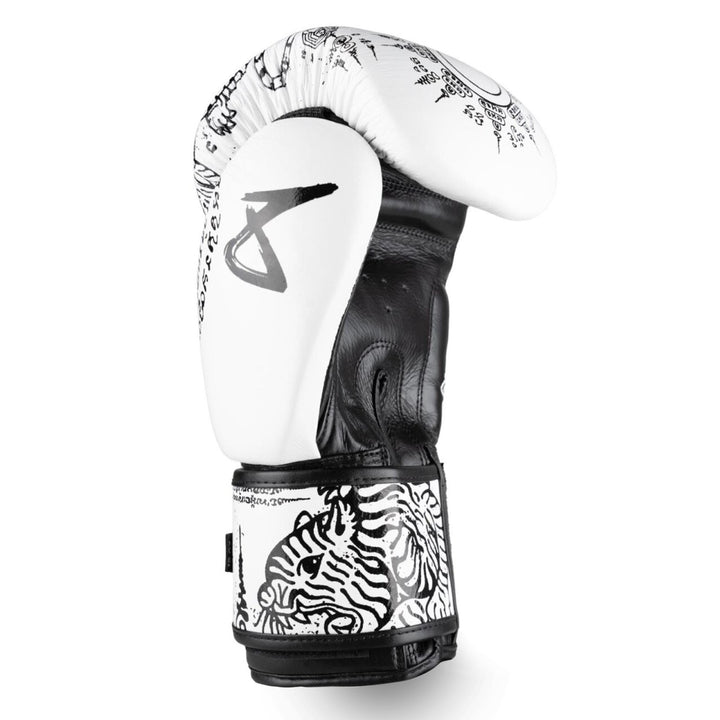 Gants de boxe 8 Weapons "Sak Yant Tigers"
