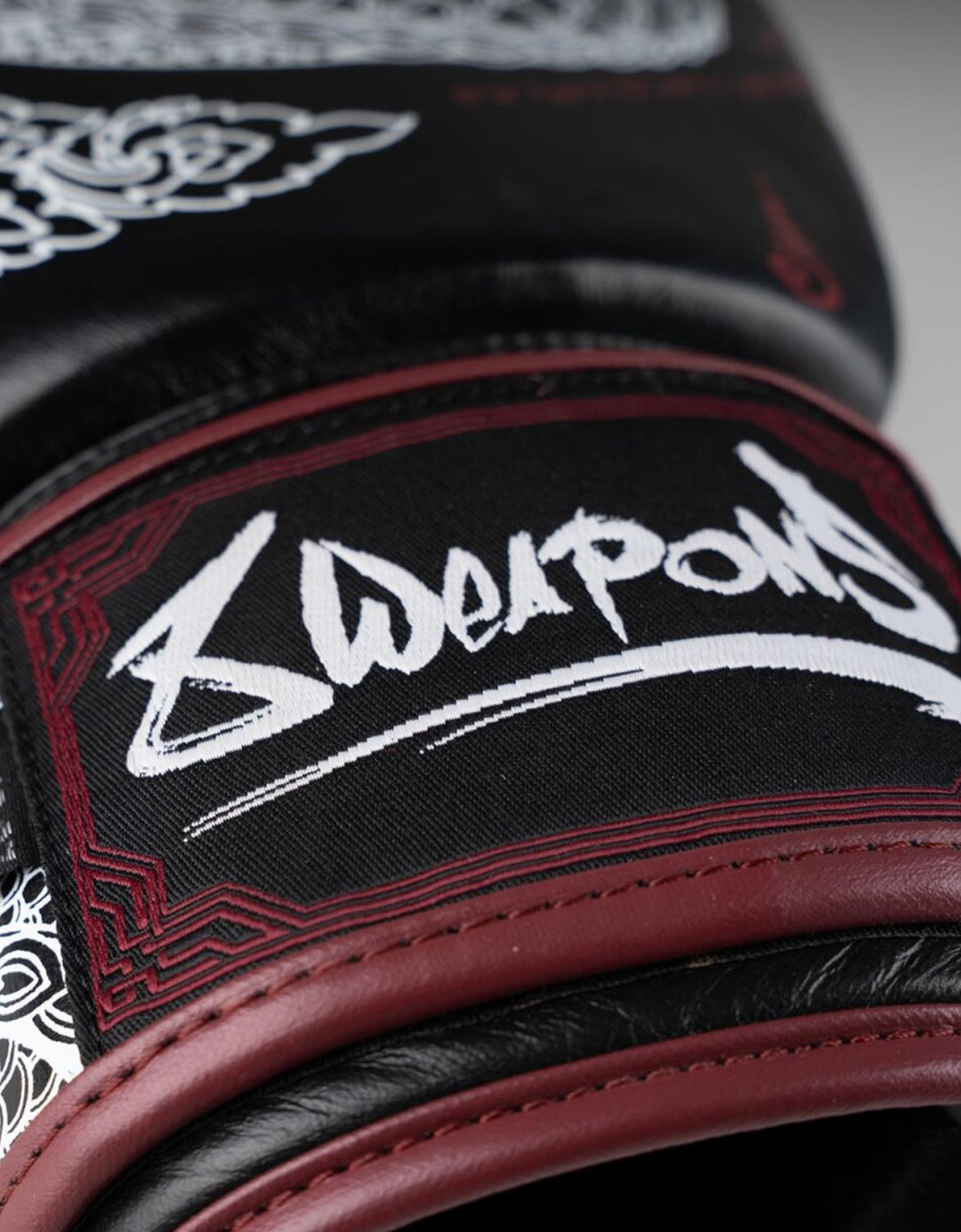Gants de boxe 8 Weapons "Sak Yant Naga"