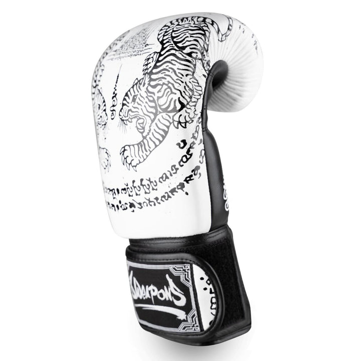 Gants de boxe 8 Weapons "Sak Yant Tigers"