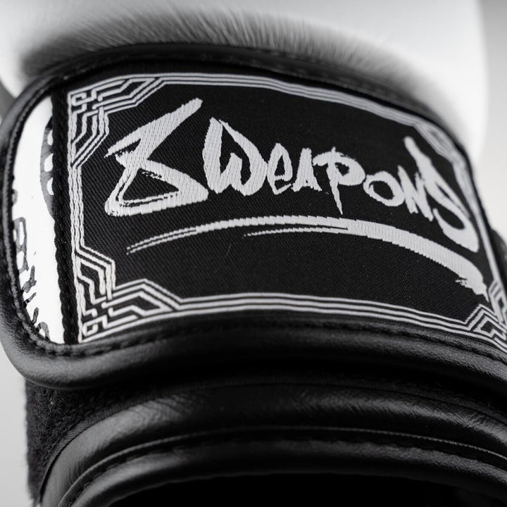 Gants de boxe 8 Weapons "Sak Yant Tigers"
