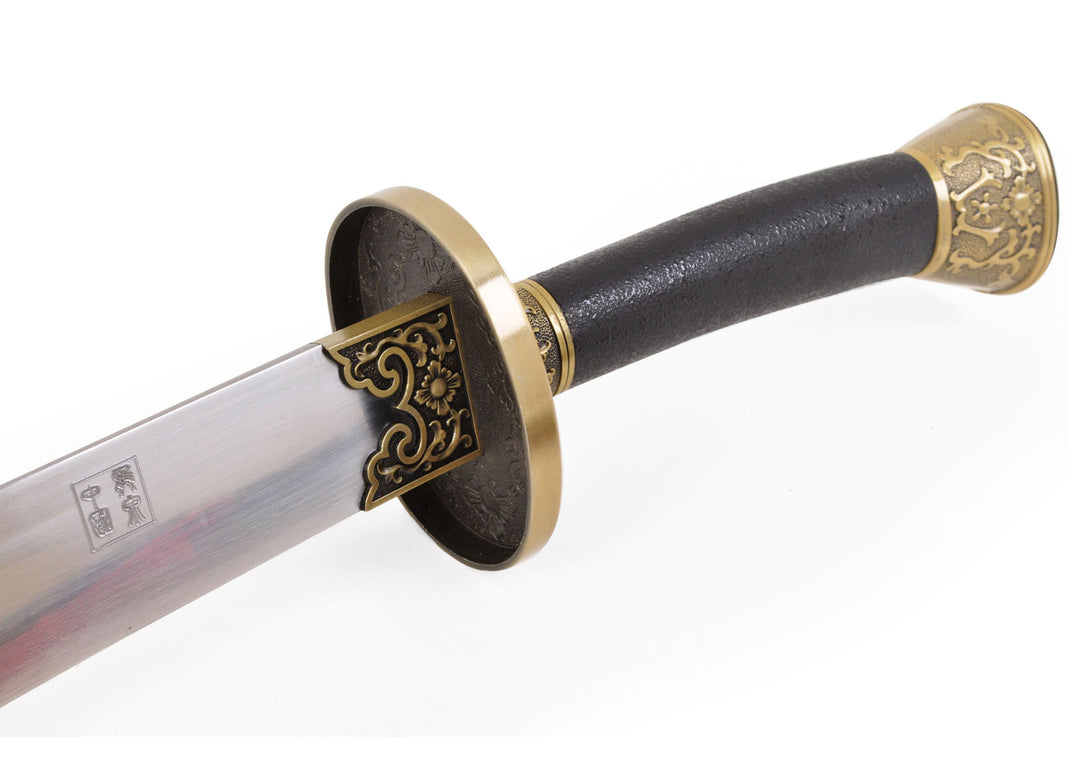 Sabre avec fourreau traditionnel et lame semi-flexible